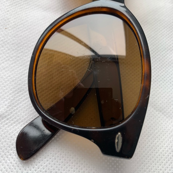 Scratched Ray-Ban Classic Wayfarer Rounded Brown Sunglasses - Picture 6 of 10
